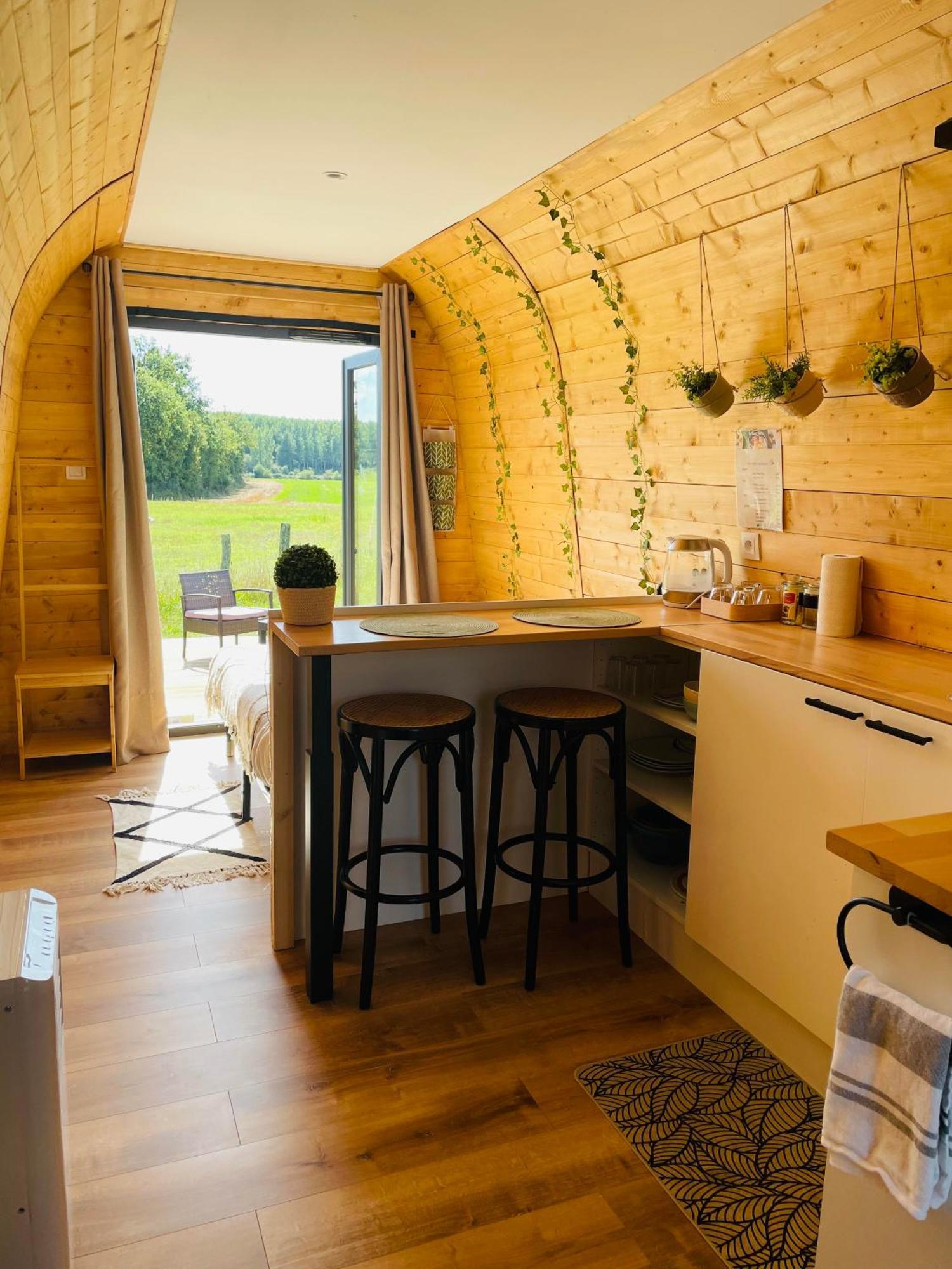 Logement Insolite : La Ruche Verte Monts-sur-Guesnes Exteriör bild